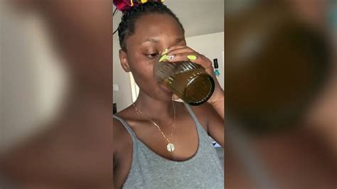 Free Pissing Drinking Shemale Porn Videos .